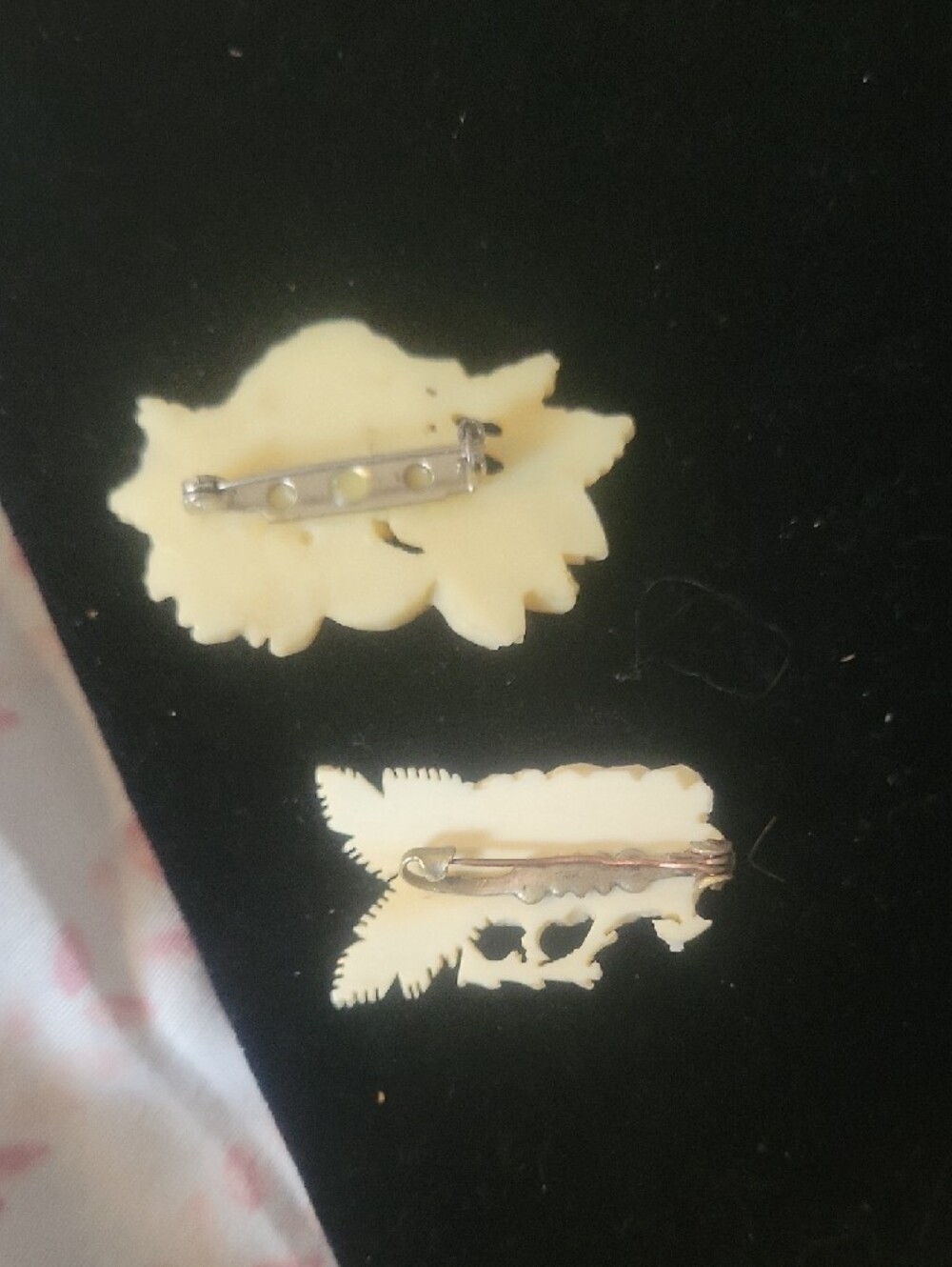Ivory Carved Rose Brooches - Floral Cameo Set - Picture 2 of 2